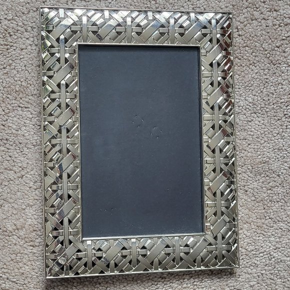 Basket Weave Metal Frame - Picture 1 of 1